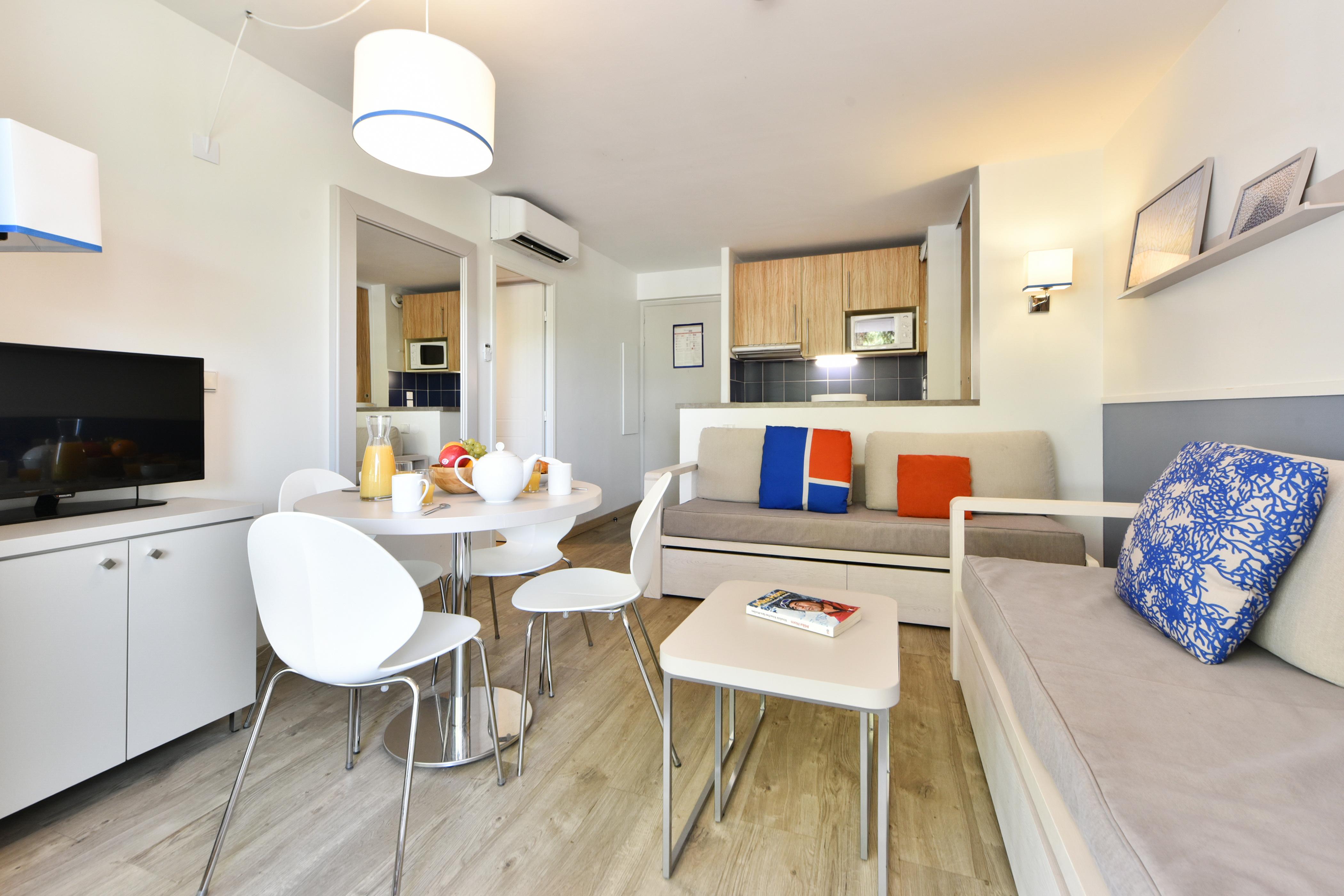 Pierre & Premium Port Prestige Aparthotel 4*
