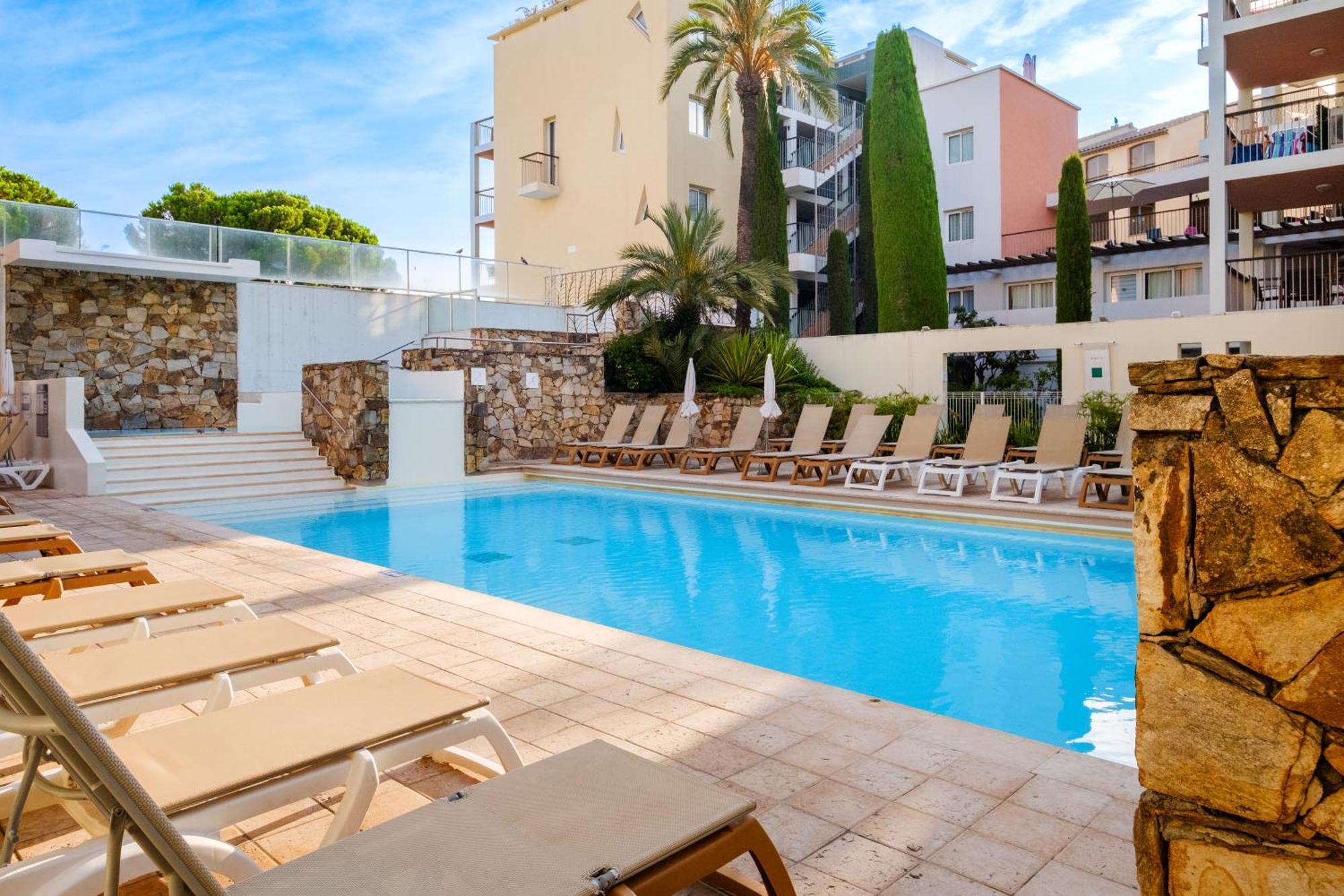 Pierre & Premium Port Prestige Aparthotel 4*