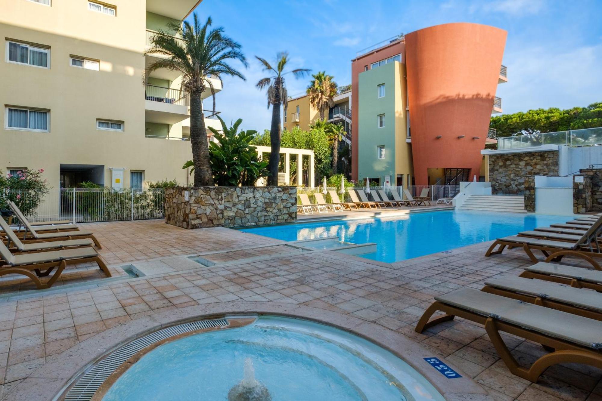 Aparthotel Pierre & Premium Port Prestige