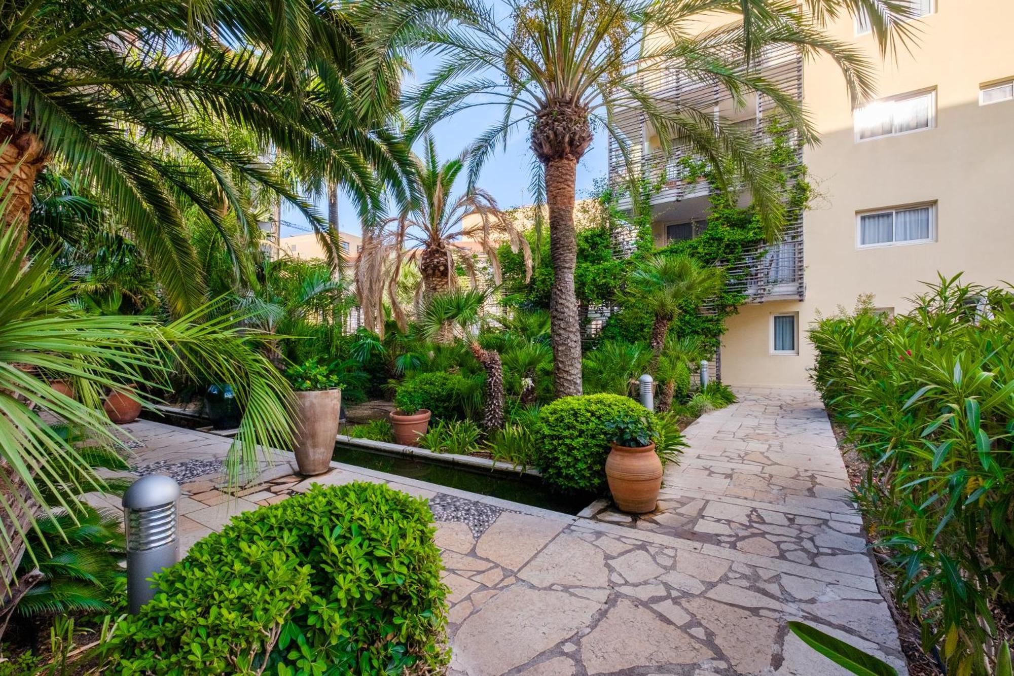 Pierre & Premium Port Prestige Aparthotel