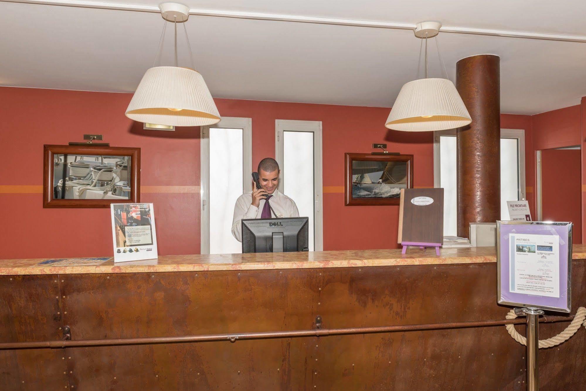 Aparthotel Pierre & Premium Port Prestige Antibes
