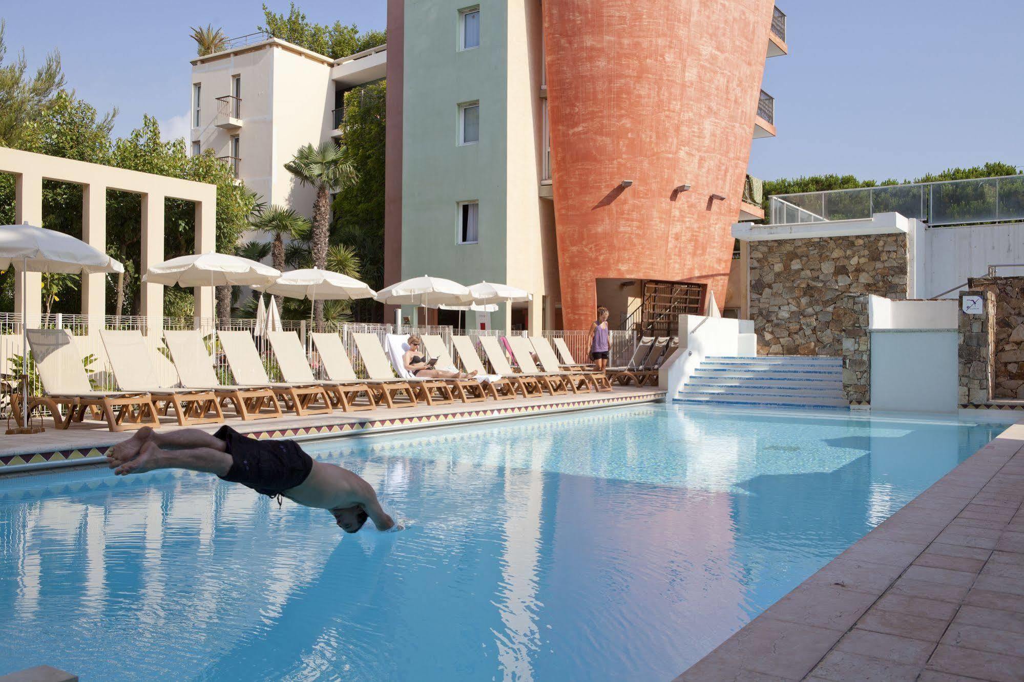 Aparthotel Pierre & Premium Port Prestige 4*