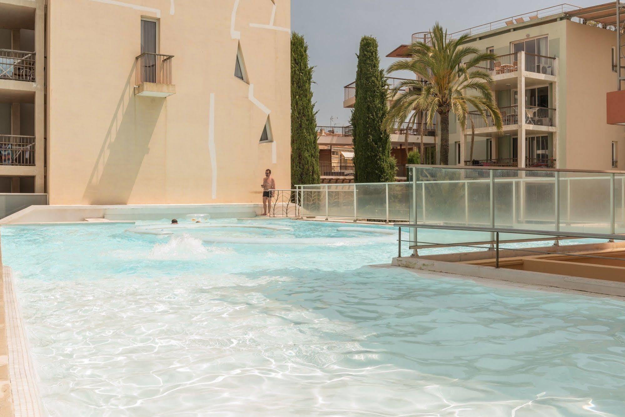 Aparthotel Pierre & Premium Port Prestige 4*