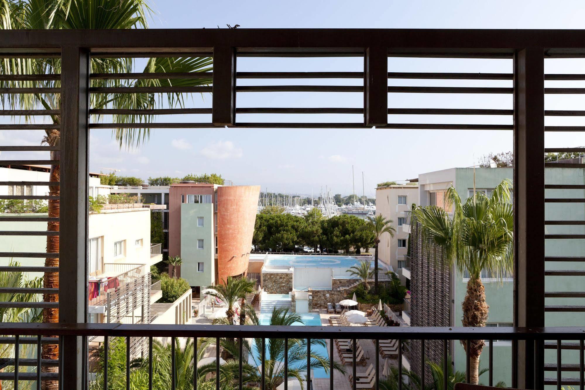 Aparthotel Pierre & Premium Port Prestige 4*