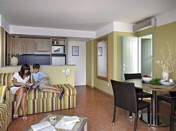 Pierre & Premium Port Prestige Aparthotel Antibes
